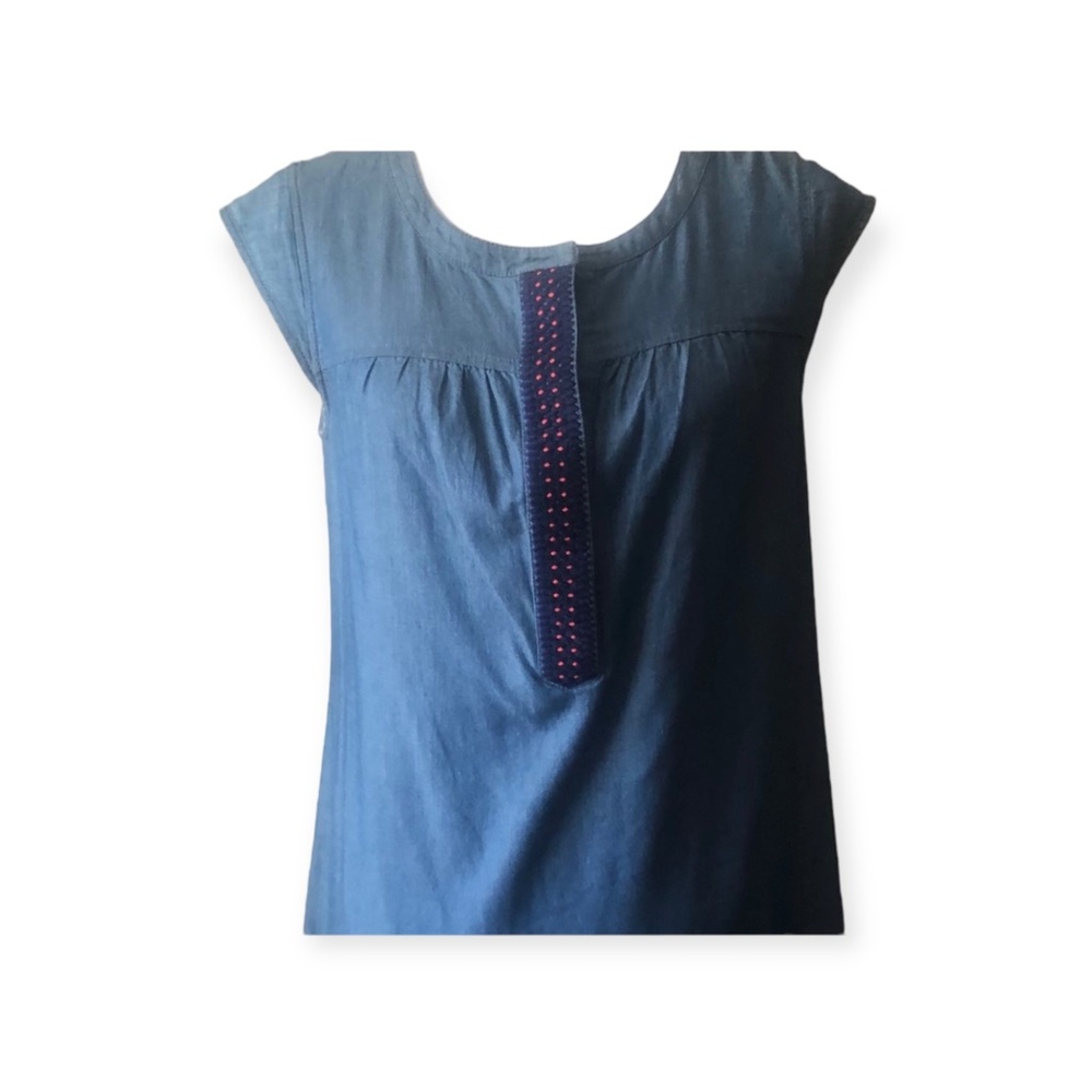 VINEYARD VINES Short Sleeve Denim Dress w/Embroidery Detail. Sz. 2